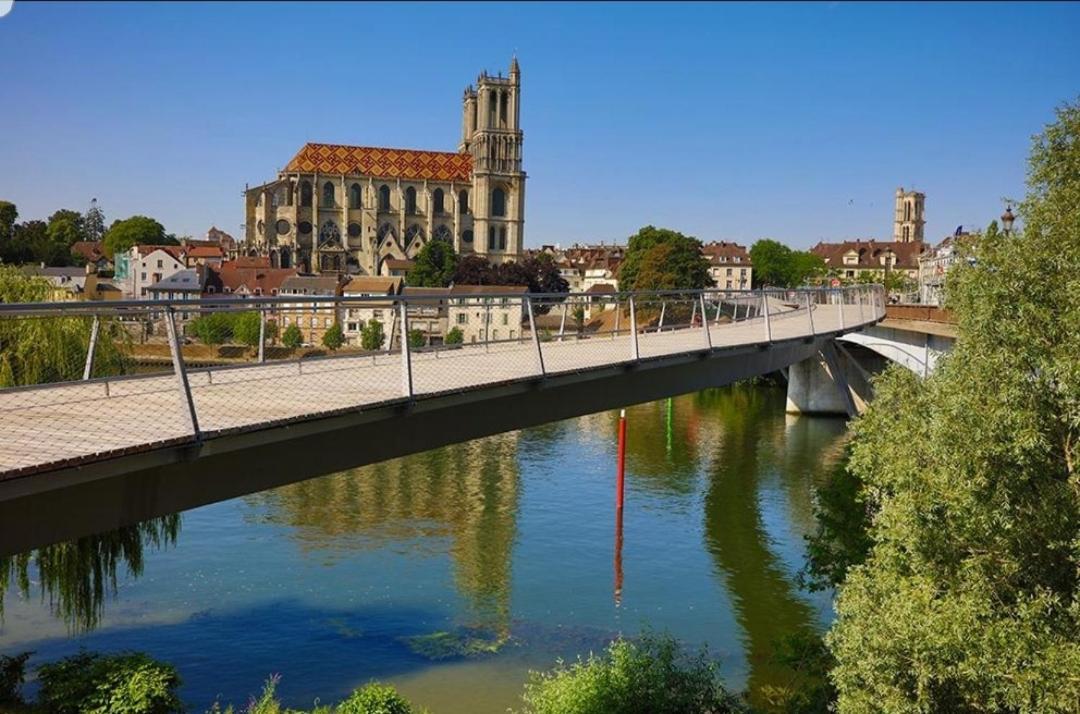 Verdun Mantes-la-Jolie Zewnętrze zdjęcie